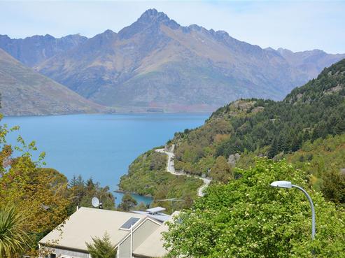 24 Mackinnon Terrace, Fernhill/Sunshine Bay