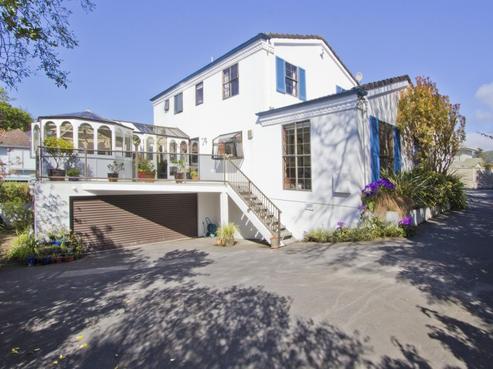 14B Bloomfield Terrace, Central Hutt