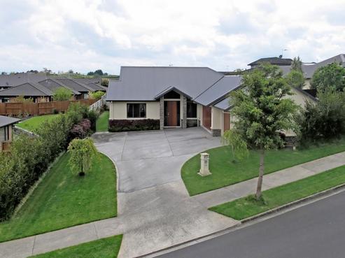 43 Somerton Drive, Huntington