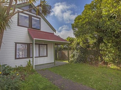 8/58 Cuba Street, Petone
