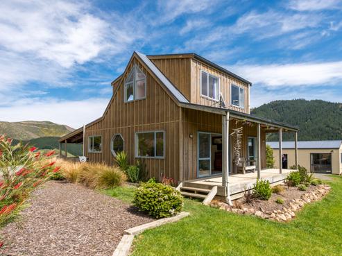 61 Macs Road, Hira