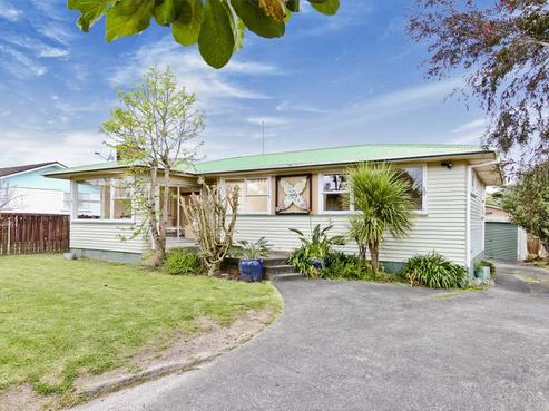 9 Blue Spur Way, Glendene