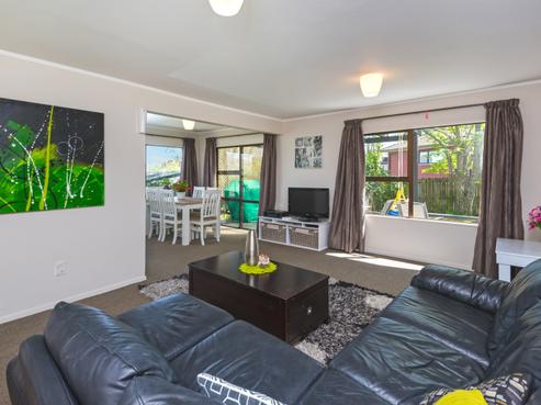 2/14 Sandgate Avenue, Botany Downs