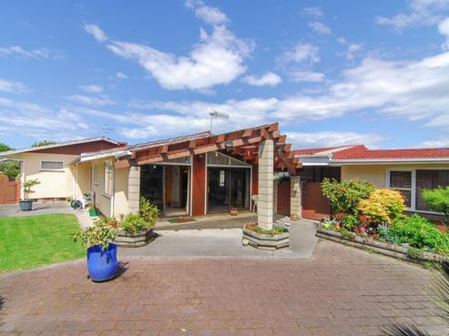 98 Clarence Cox Crescent, Pirimai