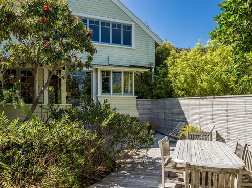 28 Ferry Road, Days Bay