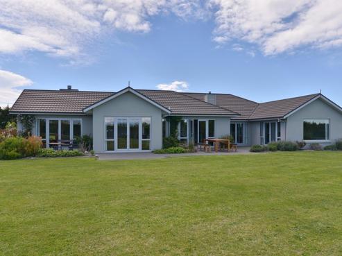 203 Elliotts Road, Cust