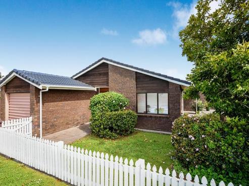 1 Otakau Road, Milford