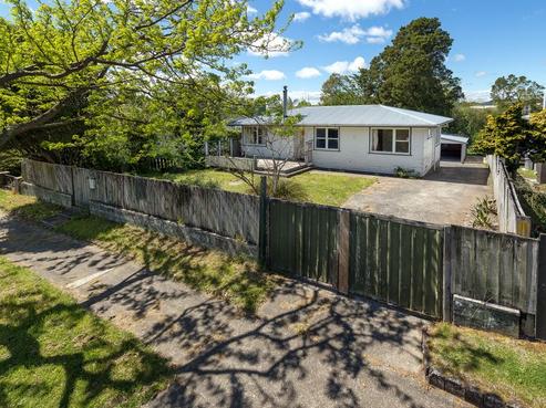 114 Clayton Road, Mangakakahi