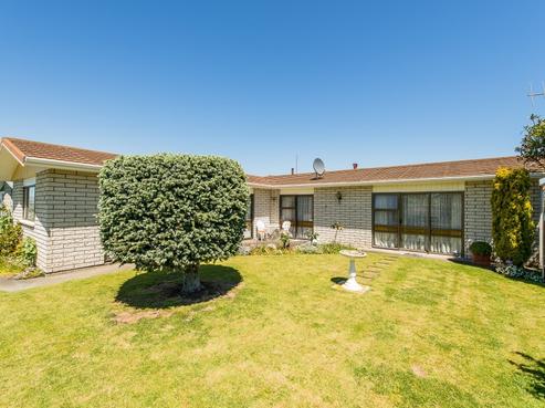 13 Lindsey Crescent, Springvale