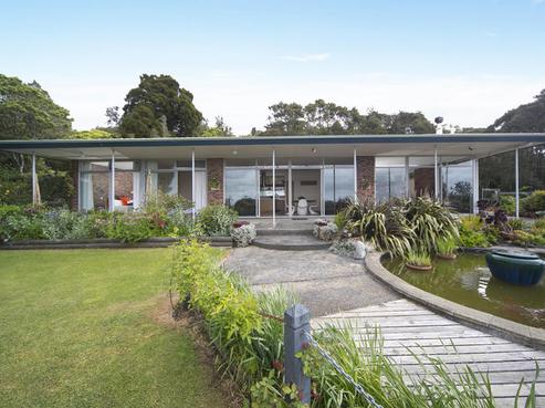 929 West Coast Road, Waiatarua
