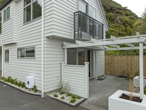 2/121 Muritai Road, Eastbourne