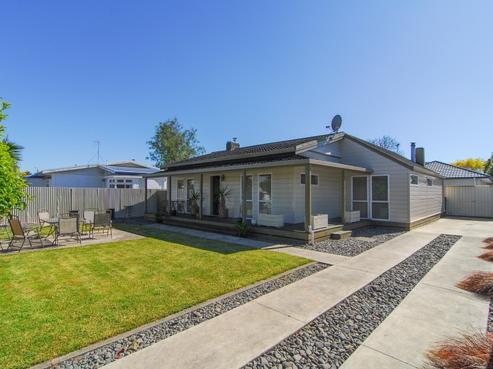 806 Lawrence Street, Akina