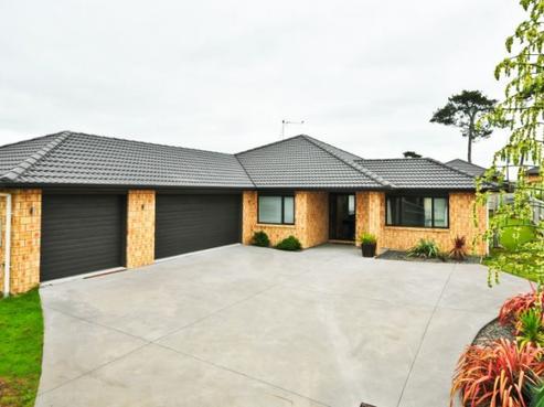 111 Barrington Drive, Huntington