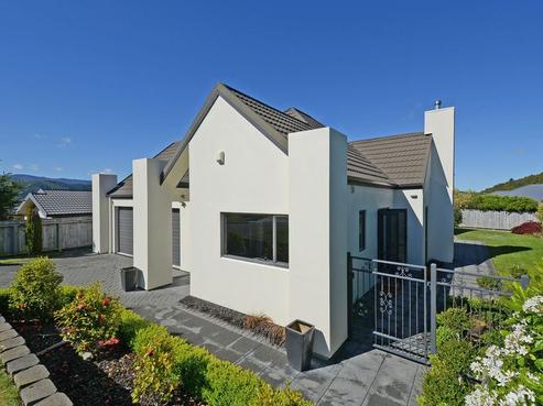 3 Colin Guppy Crescent, Riverstone Terraces