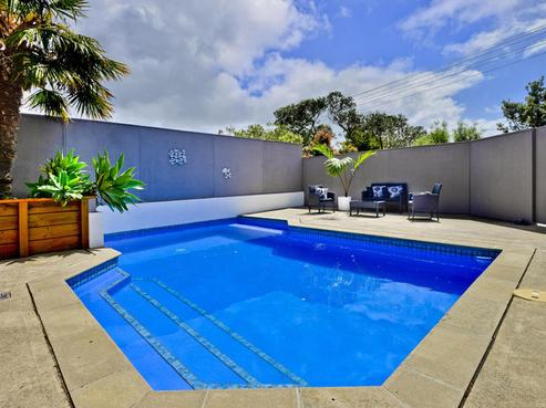 12A Long Bay Drive, Torbay