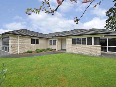18 Moss Crescent, Takanini