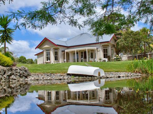 5 Whangaparaoa Road, Red Beach