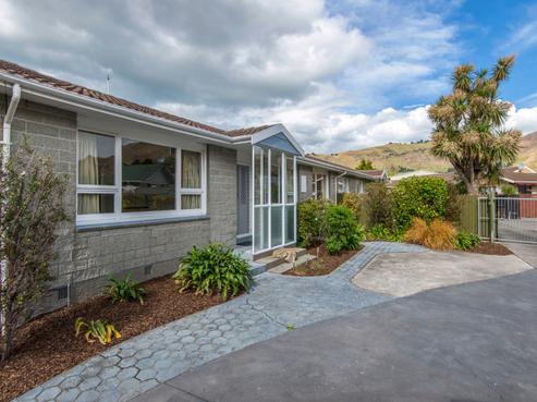 42 Laing Crescent, Heathcote Valley