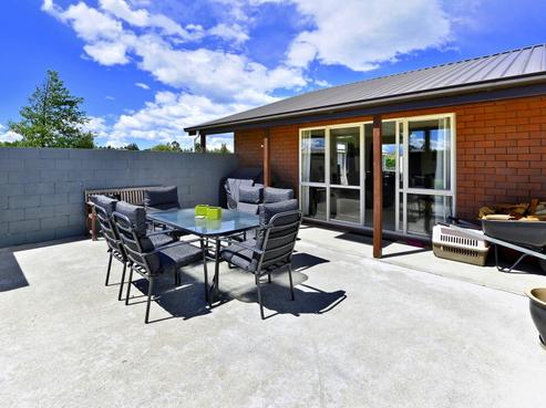 27 Churchlea Place, Darfield
