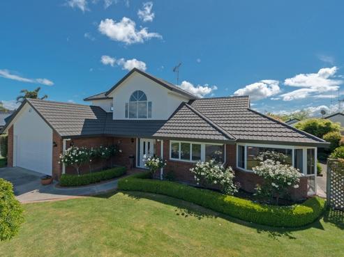 10 Castlewold Place, Huntington