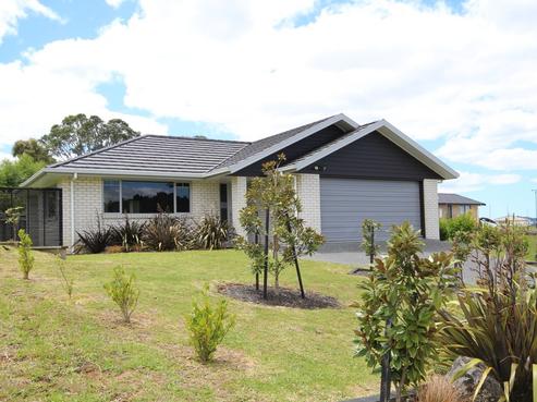 65 Pebble Beach Boulevard, Kamo