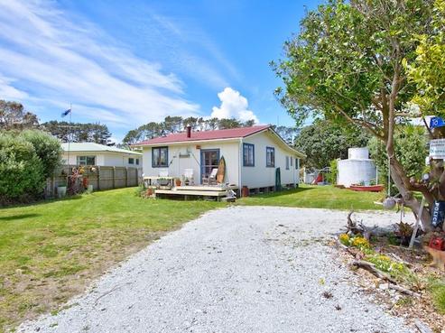 27 Birds Beach Road, Tapora