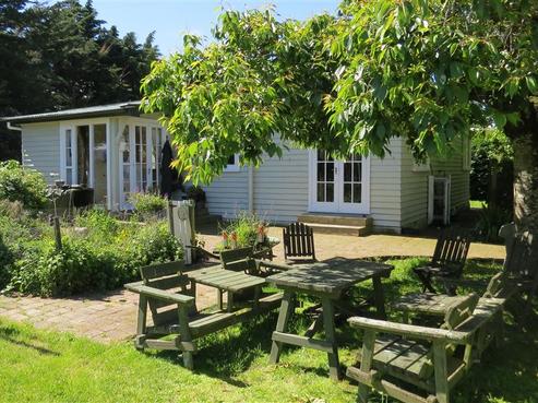 150 State Highway 53, Featherston