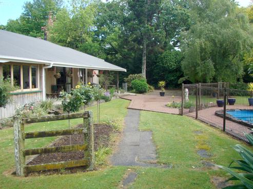 354 Old School Road, Ngahinapouri