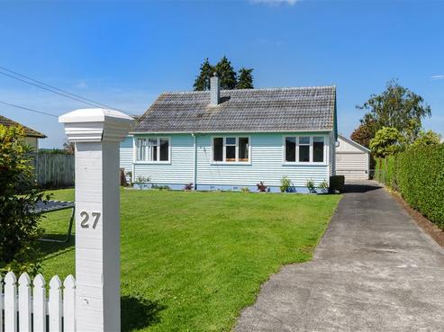 27 Village Way, Ardmore