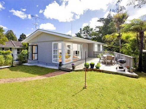 15 Rimutaka Place, Titirangi