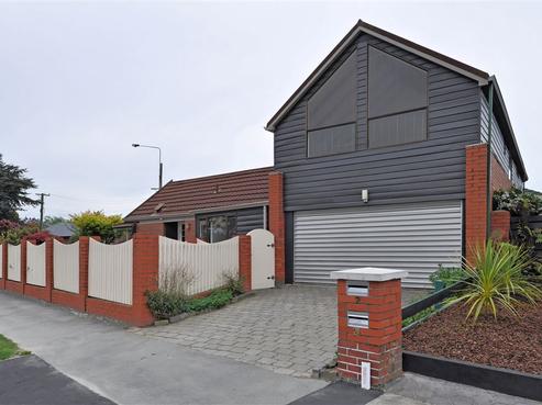 2 Ambleside Drive, Burnside