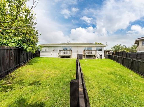 2/8 Slim Place, Clendon Park