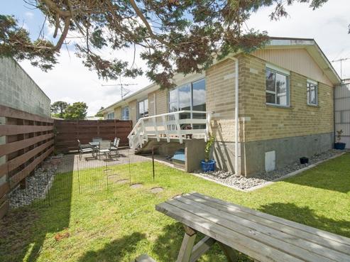 2/37 Shanly Street, Brown Owl