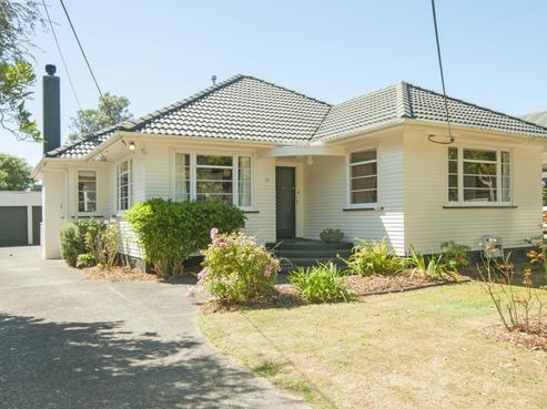 17 Marina Grove, Central Hutt