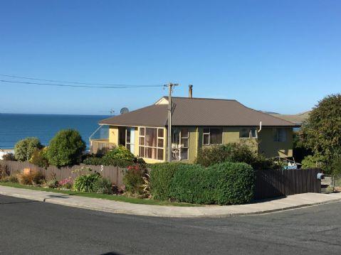 3 Totara Street, Kaka Point