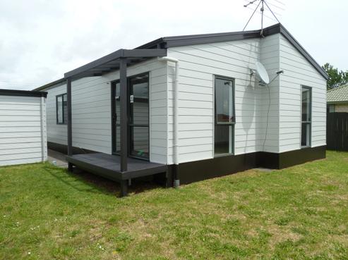 2/16 Clarice Place, Takanini