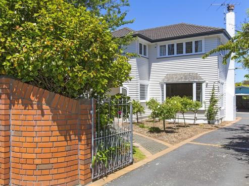 58 Queens Grove, Central Hutt