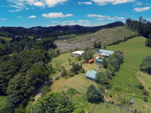 2999 Russell Road, Oakura Coast