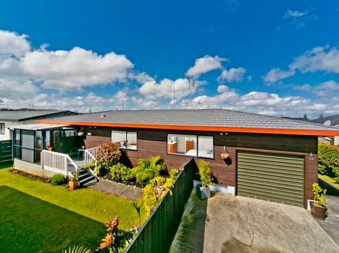 2/143 Centreway Road, Orewa