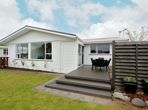12 Riversdale Drive, Merrilands