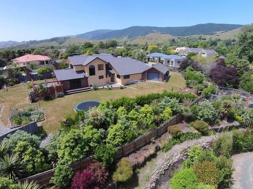 5 Meadow Lane, Richmond