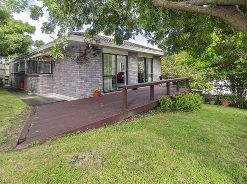 2/11 Charles Dickens Drive, Mellons Bay