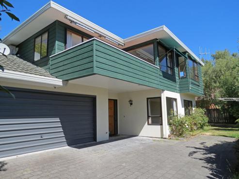 2/4 Haines Grove, Rainbow Point