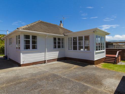 15 Wilkie Crescent, Naenae