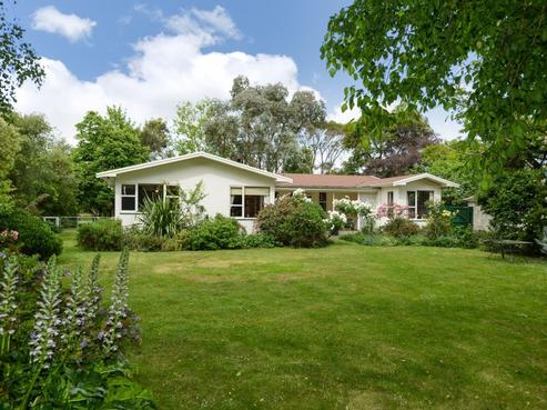 8 Tollemache Road West, Longlands