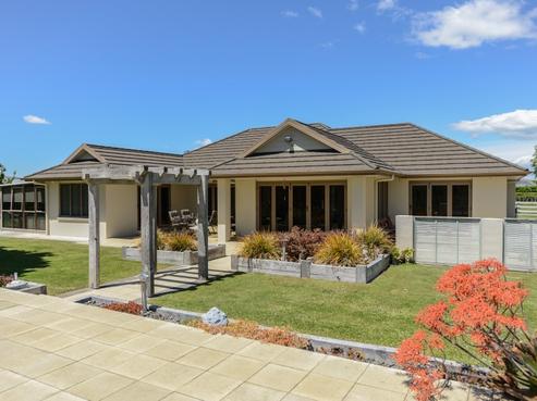 104 Longlands Road East, Longlands