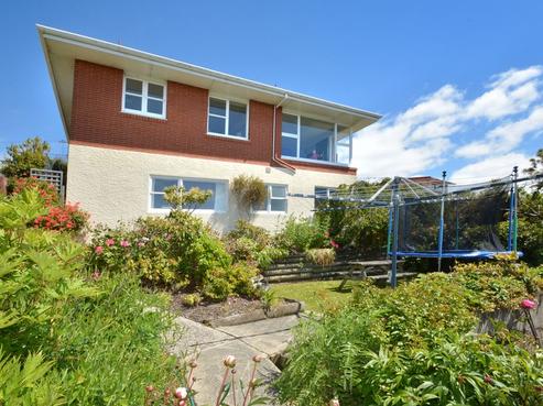 14 Cross Street, Mornington