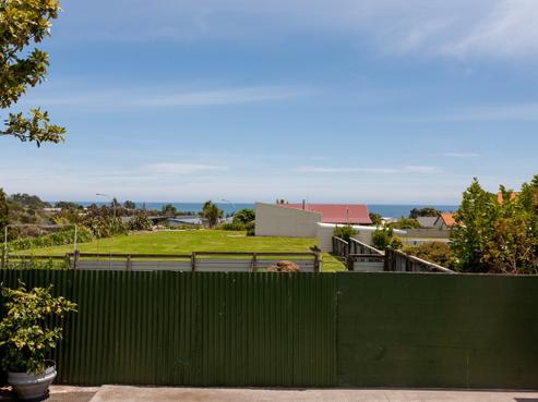 7 The Outlook, Oakura