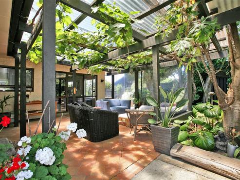 2 Cedar Road, Te Awanga