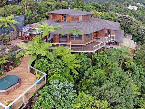 491 Scenic Drive, Waiatarua